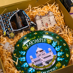 Cultural Heritage Truck Art Plate & Lahore Souvenir Gift Set