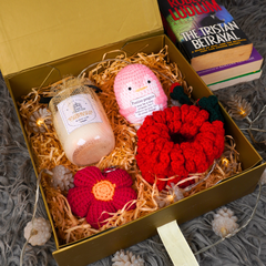 Positive Penguin, Scarlet Gajra & Candle Ultimate Festive Gift Set