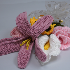 Mix (Her) Mother’s Day Crochet Bouquet with Happy Mother’s Day Tag