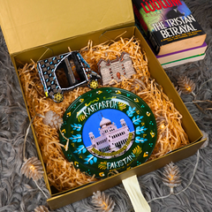 Cultural Heritage Truck Art Plate & Lahore Souvenir Gift Set